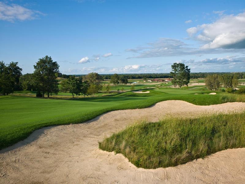 Riverside Casino & Golf Resort 외부 사진